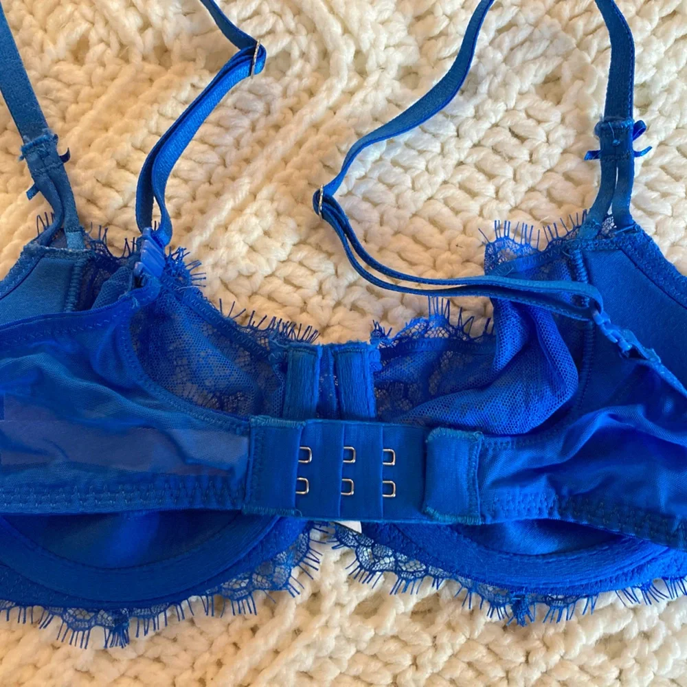 5 Victoria’s Secret bras - Picture 12 of 16